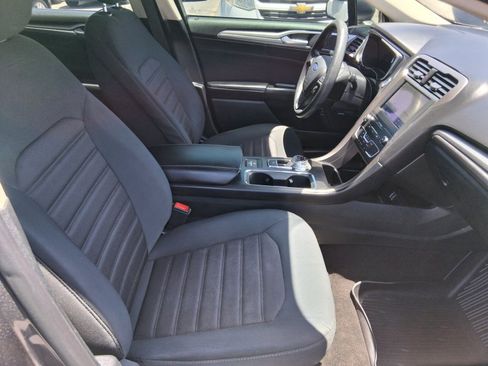 Used 2019 Ford Fusion SE FWD image 8