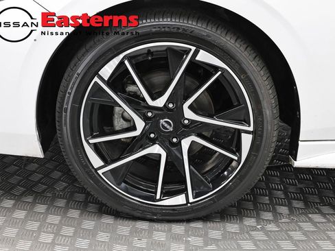 Used 2024 Nissan Sentra SR w/ SR Premium Package FWD image 32