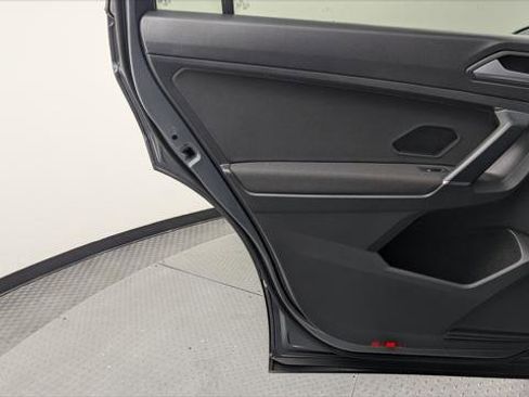 Used 2020 Volkswagen Tiguan S image 14