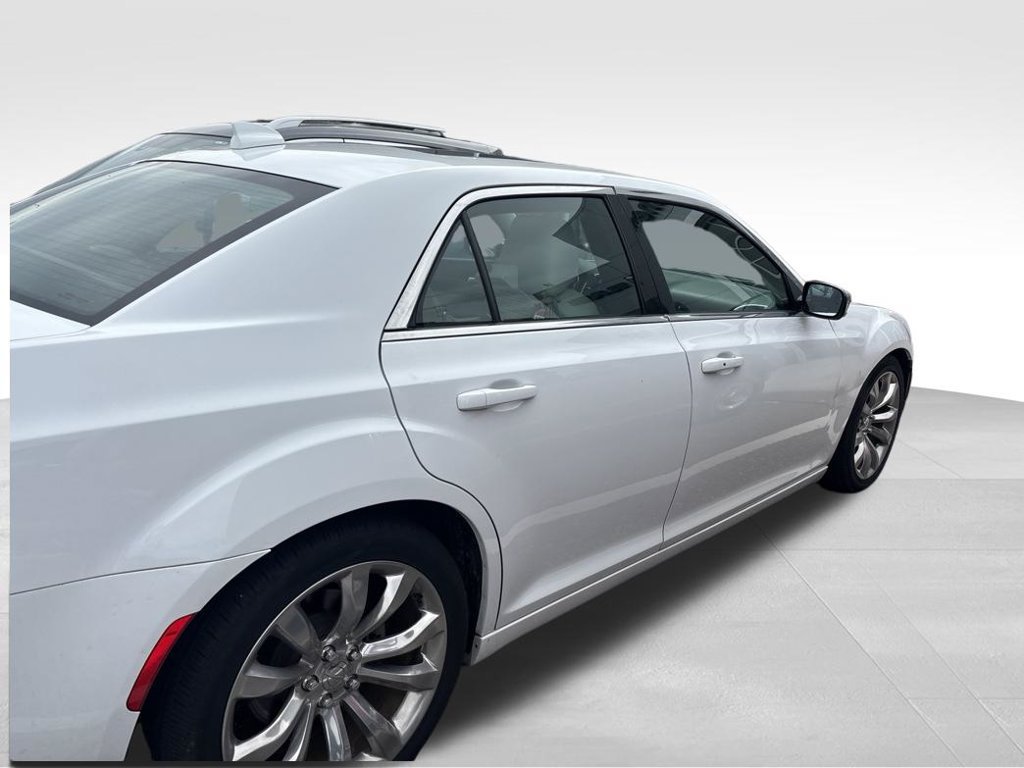 Used 2021 Chrysler 300 Touring L RWD image 9