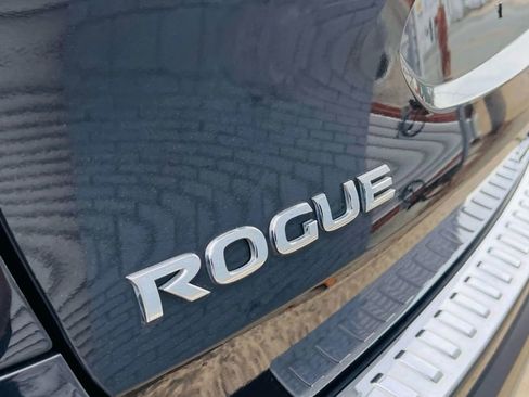 Used 2017 Nissan Rogue S image 12
