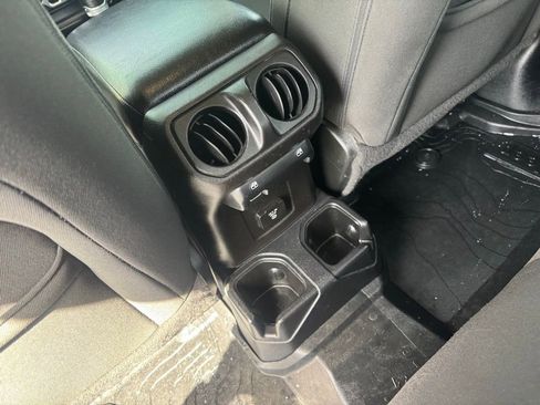 Used 2020 Jeep Gladiator Overland AWD/4WD image 31