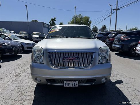 Used 2011 GMC Yukon Denali AWD/4WD image 2