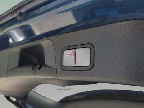 Used 2023 Mercedes-Benz GLB 250 4MATIC image 11