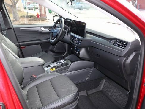 Used 2024 Ford Escape SE image 13