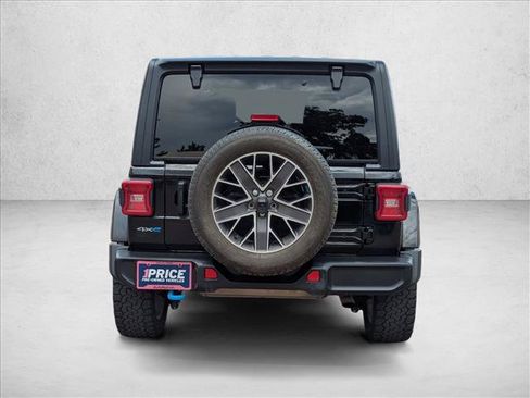Used 2023 Jeep Wrangler Unlimited Sahara w/ Cold Weather Group AWD/4WD image 7