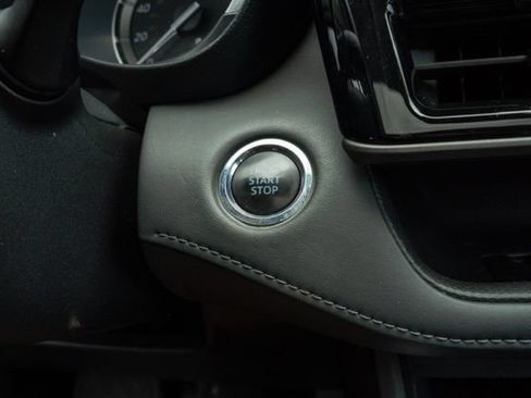 Used 2022 Toyota Highlander XLE AWD/4WD image 23