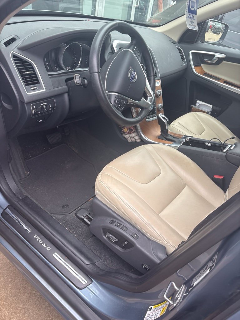 Used 2017 Volvo XC60 T5 Inscription w/ Preferred Option Package FWD image 10