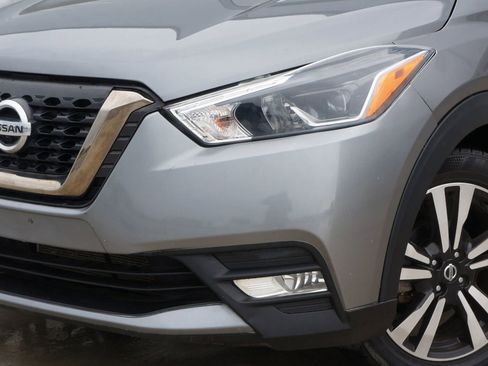Used 2019 Nissan Kicks SR w/ SR Premium Package FWD image 17