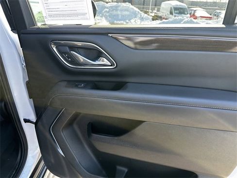 Used 2023 GMC Yukon XL SLE image 38