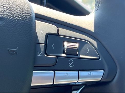 New 2025 Cadillac XT6 Luxury FWD image 19