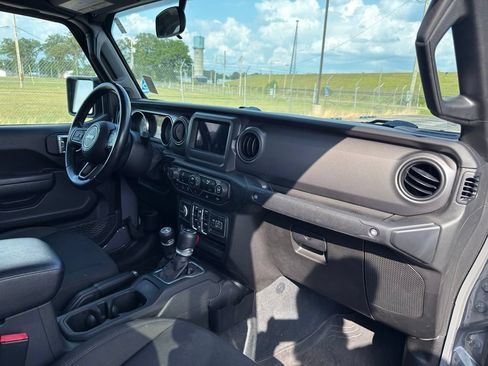Used 2022 Jeep Gladiator Overland AWD/4WD image 31