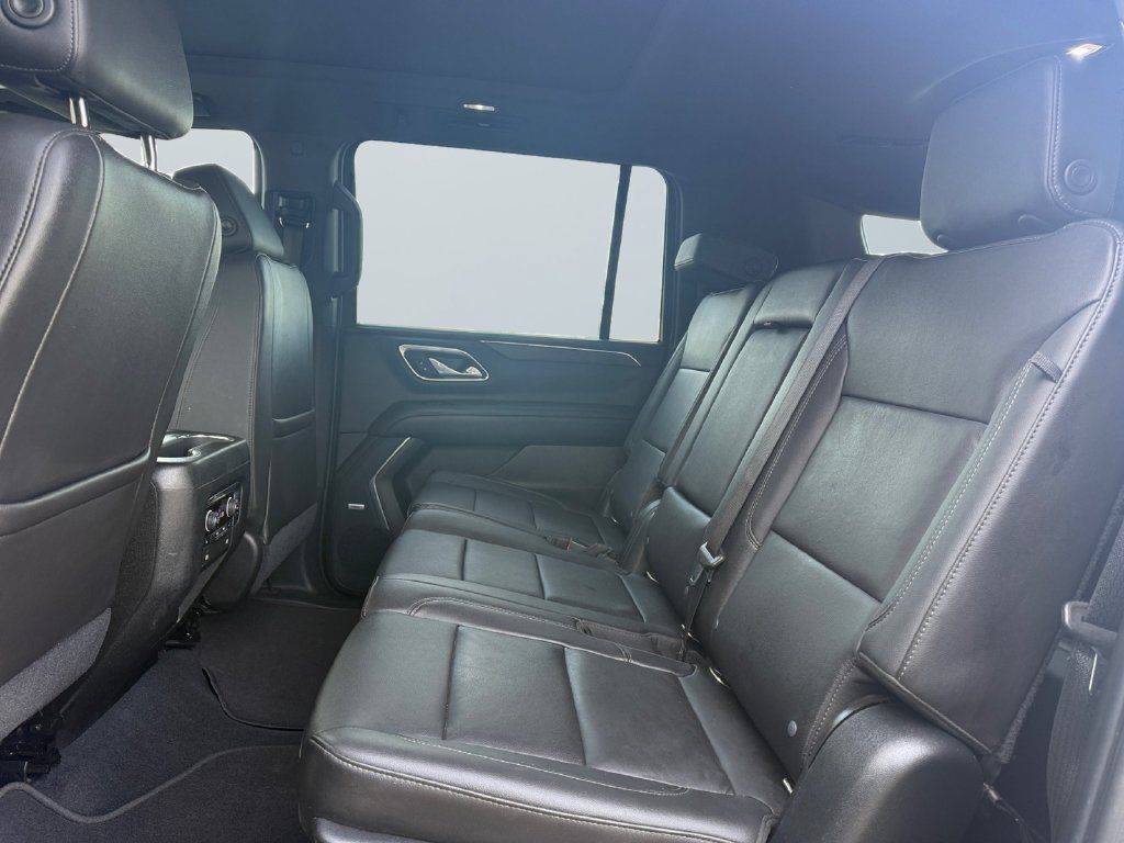 Used 2021 Chevrolet Suburban LT w/ LT Signature Package AWD/4WD image 13