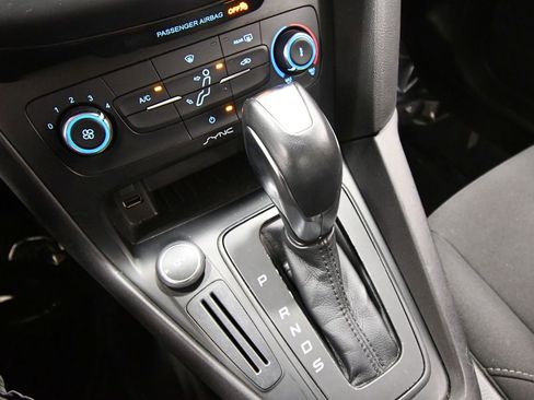 Used 2016 Ford Focus SE w/ SE Sport Package FWD image 25