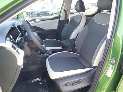 New 2026 Volkswagen Taos SE image 19