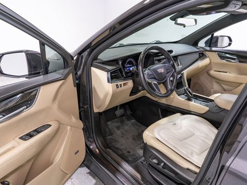 Used 2019 Cadillac XT5 FWD image 12