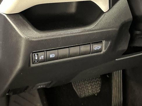 Used 2022 Toyota RAV4 XLE image 13