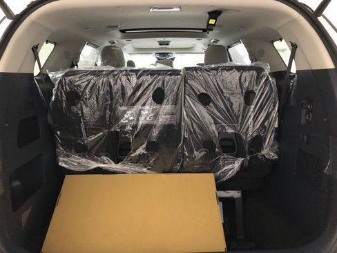 New 2026 Kia Carnival SX image 8