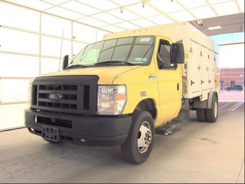 Used 2019 Ford E-450 and Econoline 450 Super Duty w/ Power Windows & Locks Group image 6