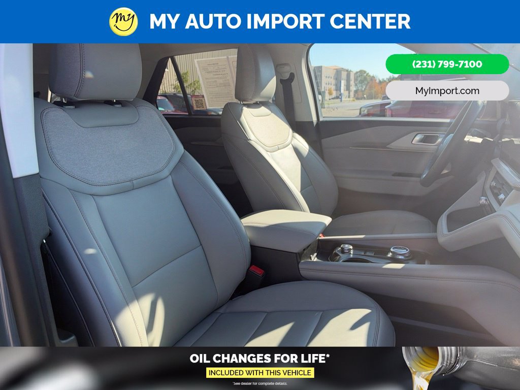 Used 2025 Ford Explorer Active w/ Active Comfort Package AWD/4WD image 29