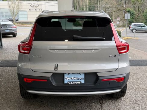 Used 2024 Volvo XC40 B5 Core AWD/4WD image 7