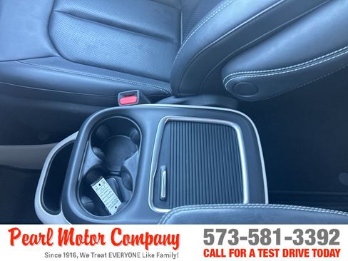 Used 2024 Chrysler Pacifica Touring-L FWD image 18