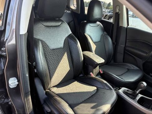 Used 2019 Jeep Compass Latitude image 15