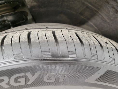 Used 2024 GMC Terrain SLT image 5