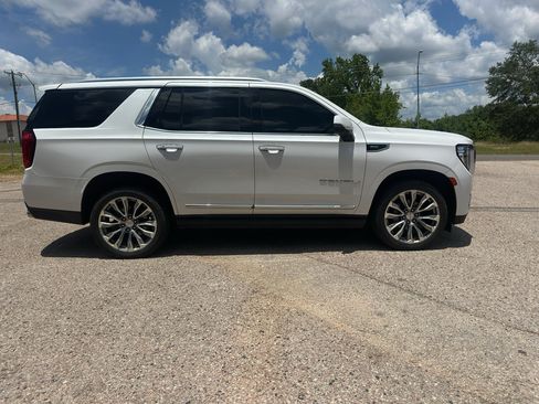 Used 2021 GMC Yukon Denali w/ Denali Premium Package RWD image 20