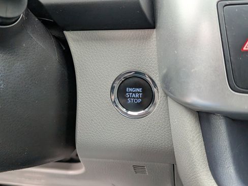 Used 2019 Toyota Highlander XLE image 25