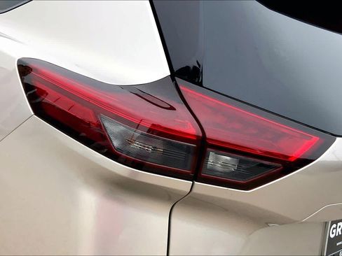 Used 2021 Nissan Rogue SL AWD/4WD image 29