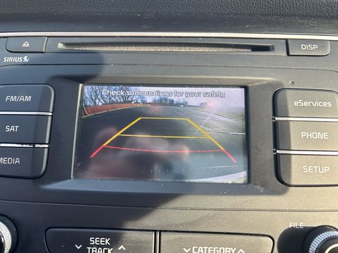 Used 2015 Kia Sedona LX image 20