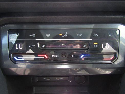 Used 2022 Volkswagen Tiguan SE AWD/4WD image 18