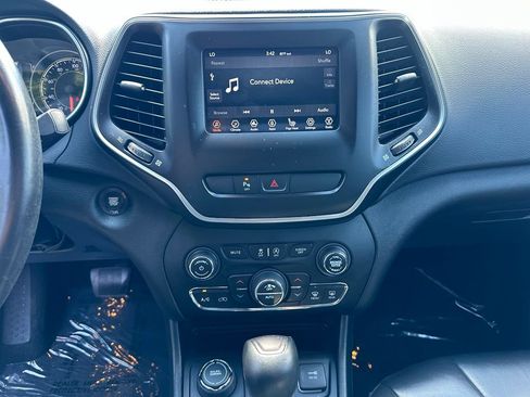 Used 2020 Jeep Cherokee Latitude Plus w/ Comfort/Convenience Group AWD/4WD image 27