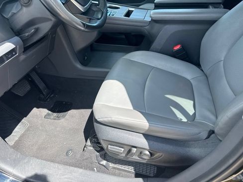 Used 2024 Toyota Sienna XLE FWD image 9
