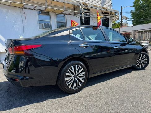 Used 2024 Nissan Altima 2.5 SV FWD image 4