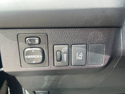 Used 2018 Toyota RAV4 LE w/ All Weather Liner Package AWD/4WD image 20