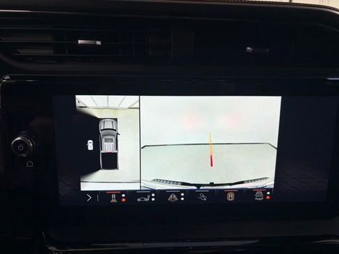 Used 2025 GMC Sierra 1500 AT4 w/ Technology Package AWD/4WD image 32