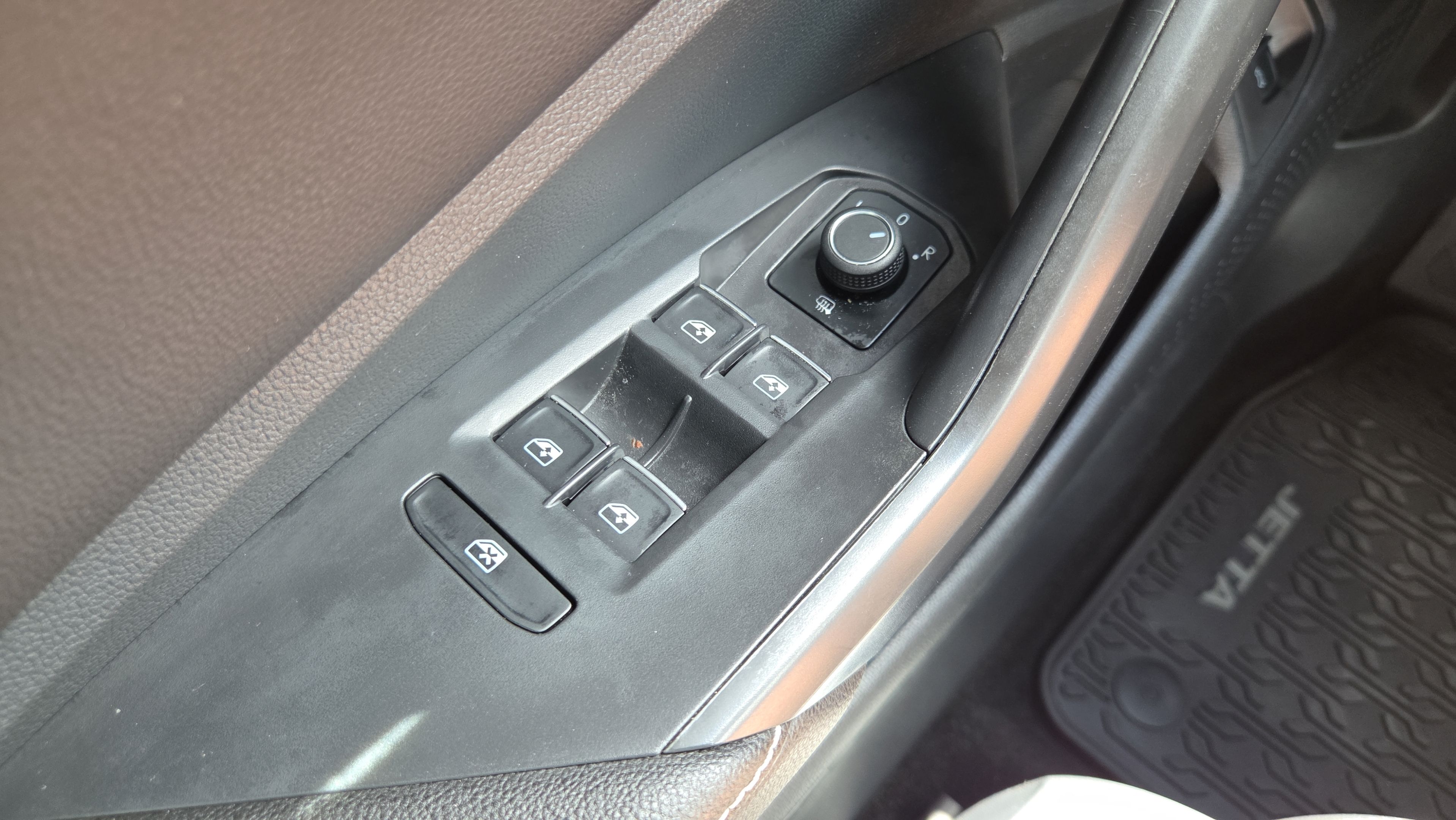 Used 2024 Volkswagen Jetta SE FWD image 16