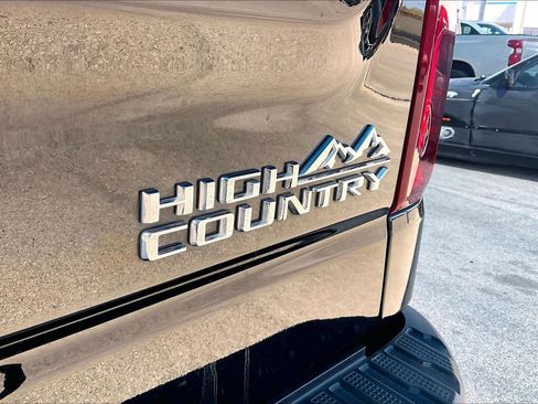 Used 2025 Chevrolet Silverado 1500 High Country w/ High Country Premium Package AWD/4WD image 10