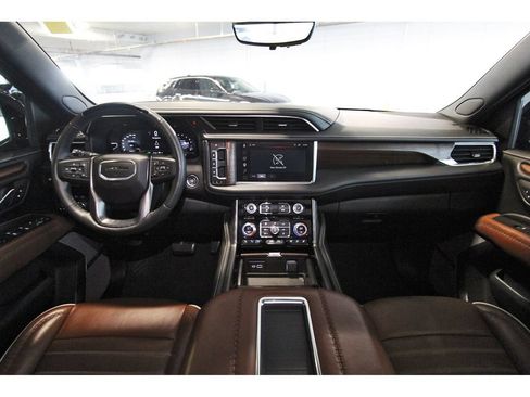 Used 2024 GMC Yukon XL Denali Ultimate AWD/4WD image 9