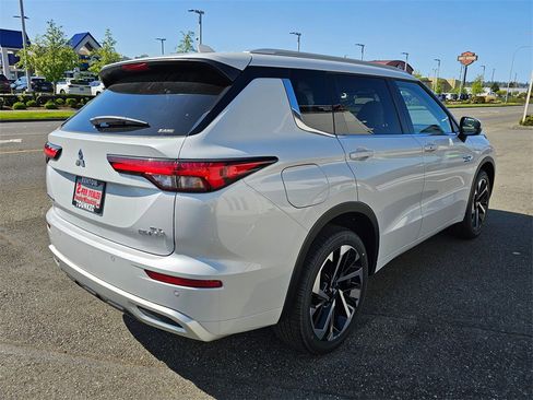 New 2025 Mitsubishi Outlander SEL image 3