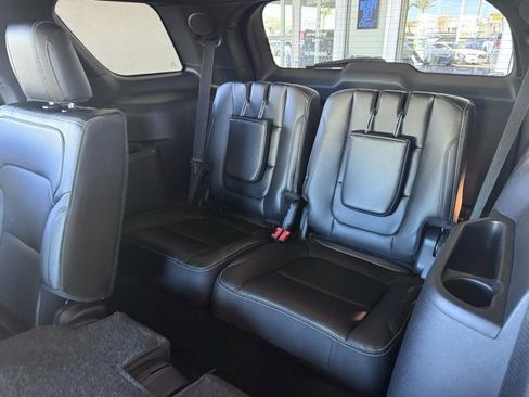 Used 2017 Ford Explorer Limited image 14