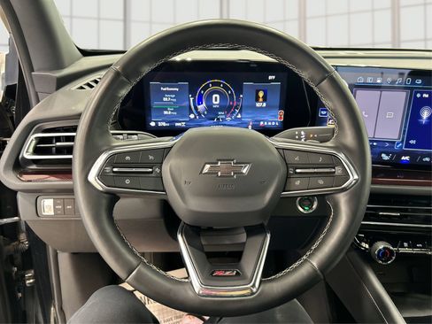 Used 2025 Chevrolet Traverse Z71 AWD/4WD image 17