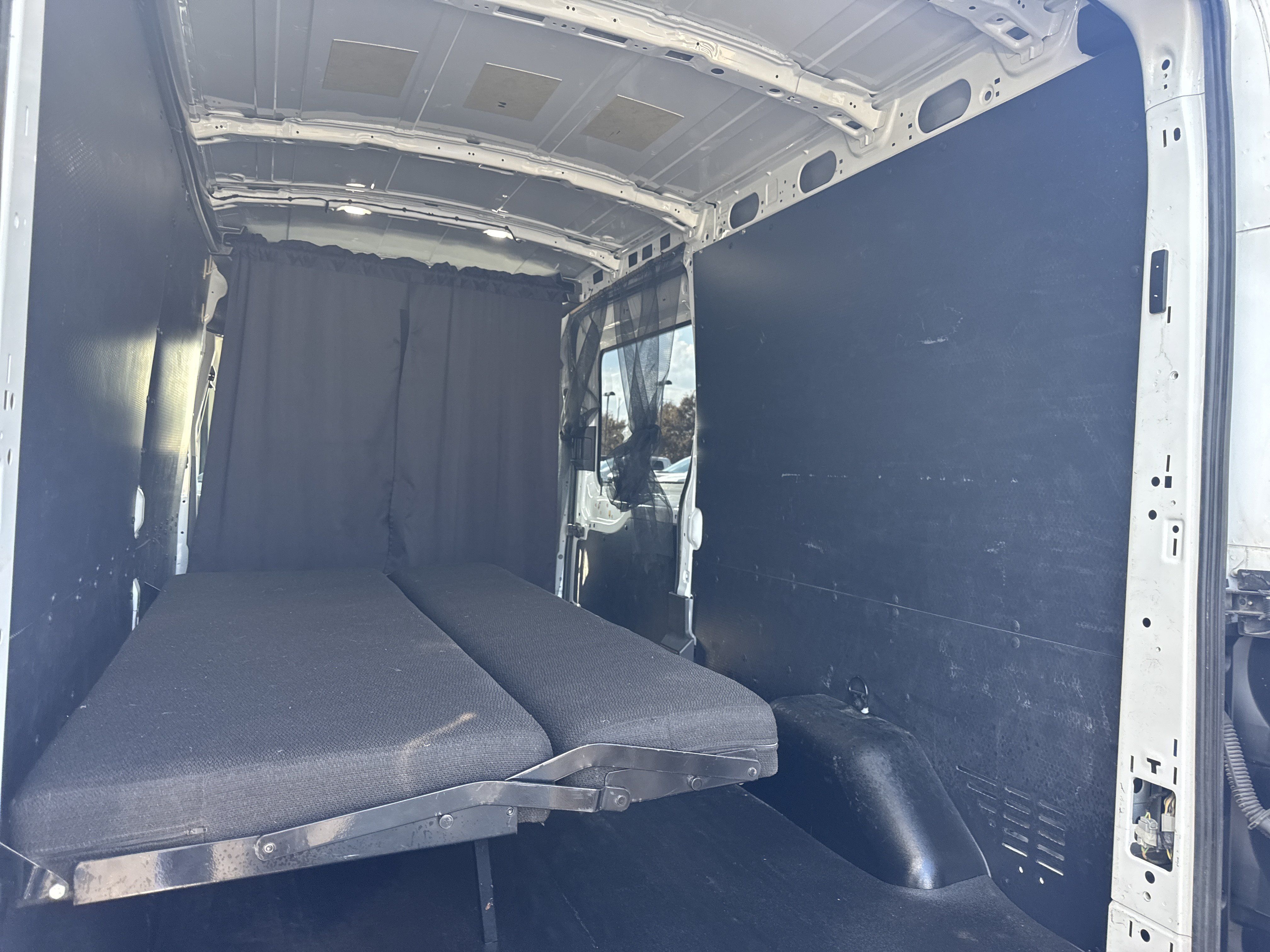 Used 2019 Ford Transit 250 148 Medium Roof RWD image 4