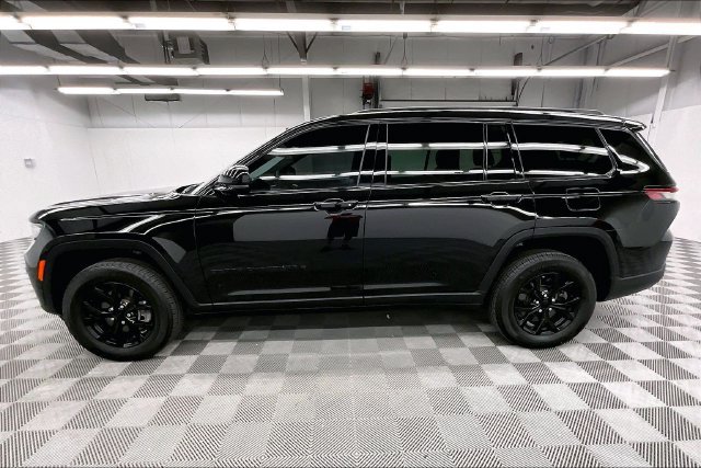Used 2025 Jeep Grand Cherokee L Altitude AWD/4WD image 14