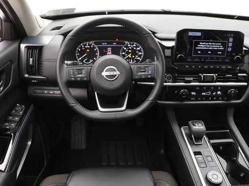 Used 2024 Nissan Pathfinder SL w/ SL Premium Package image 15