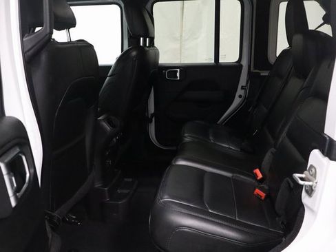 Used 2020 Jeep Wrangler Unlimited Sahara image 12