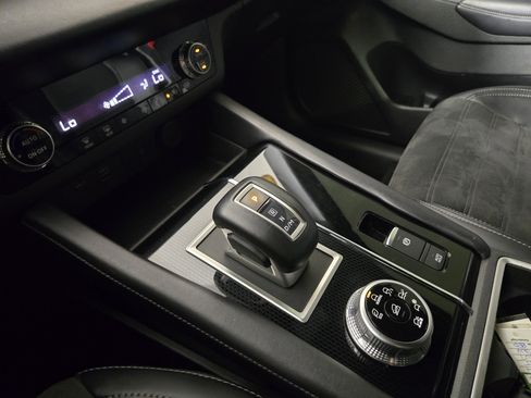 Used 2024 Mitsubishi Outlander SE Black Edition image 24