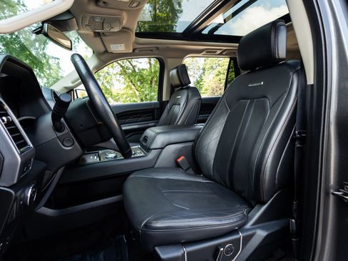 Used 2019 Ford Expedition Platinum AWD/4WD image 13
